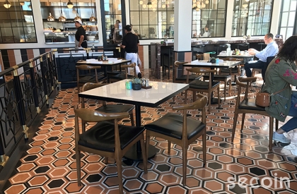 Modernity and attractiveness of a restaurant